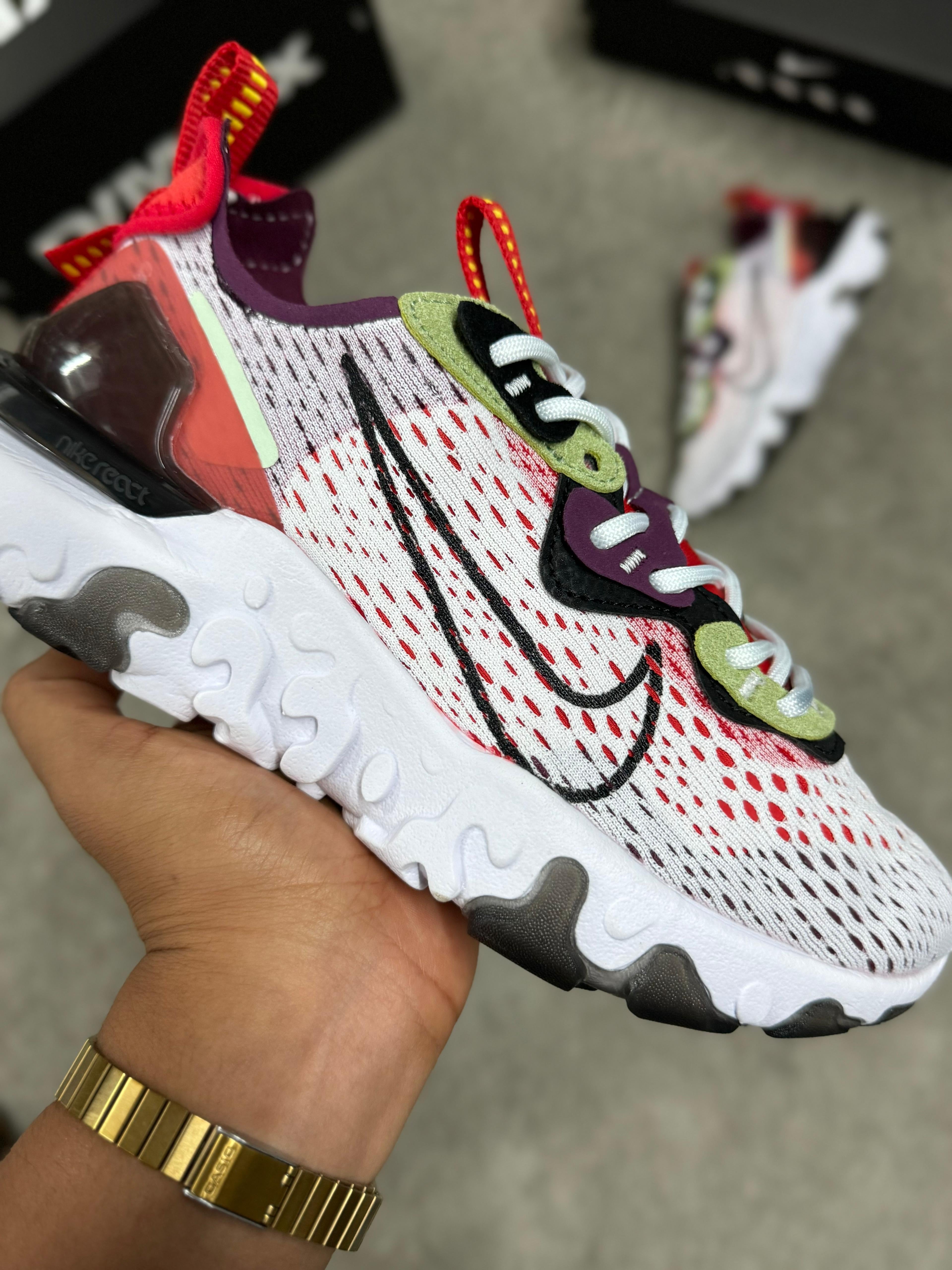 NIKE REACT