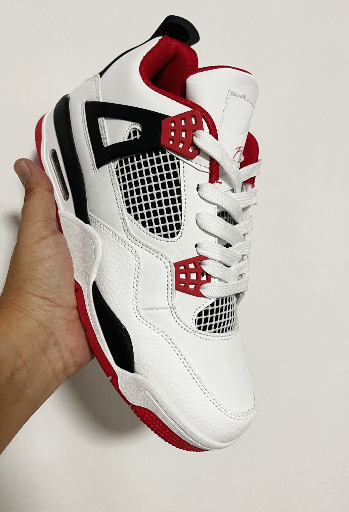 JORDAN RETRO 4