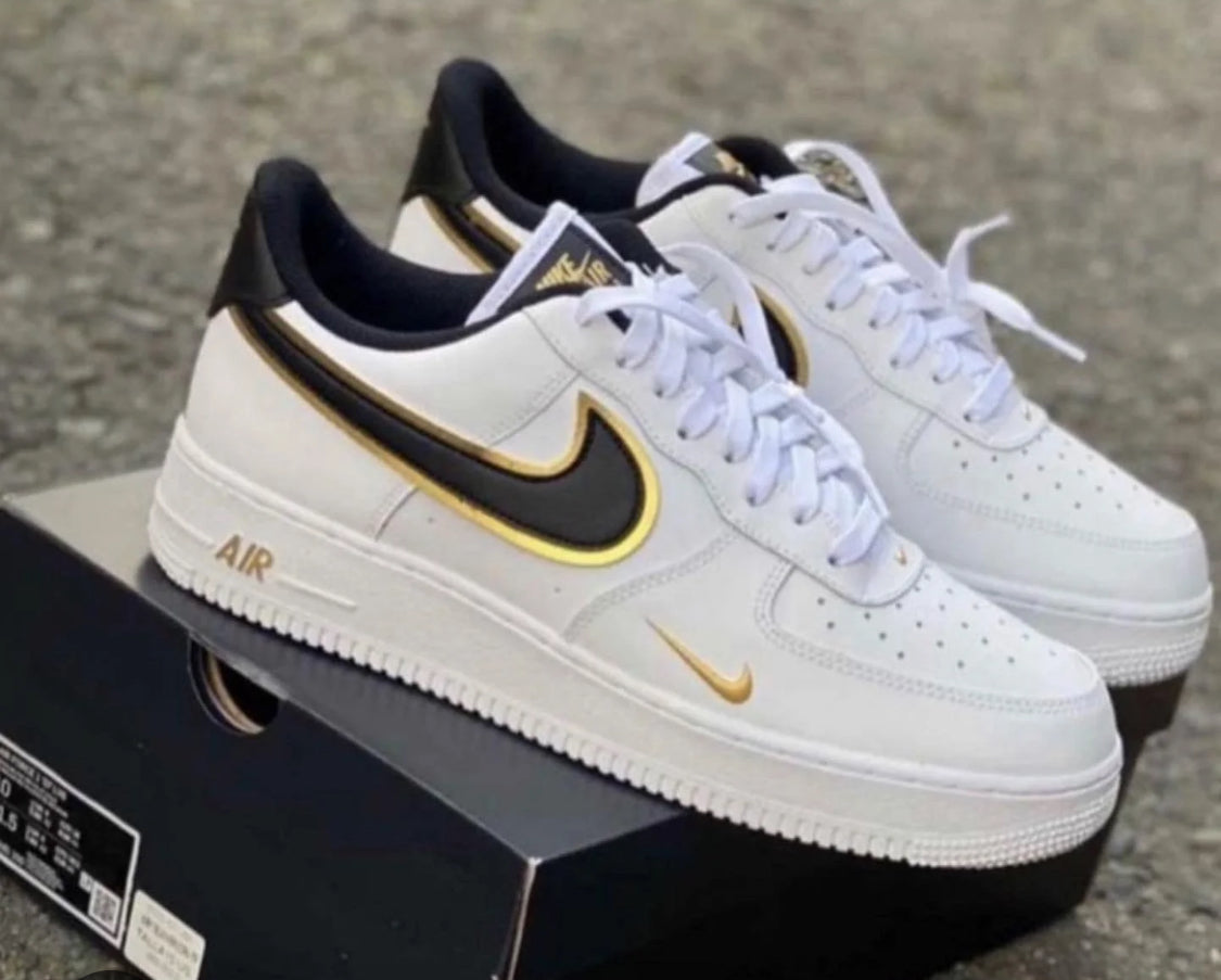 Nike Air Force blanco negro dorado