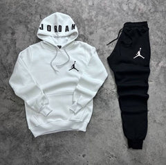 Chandal Jordan negro y blanco