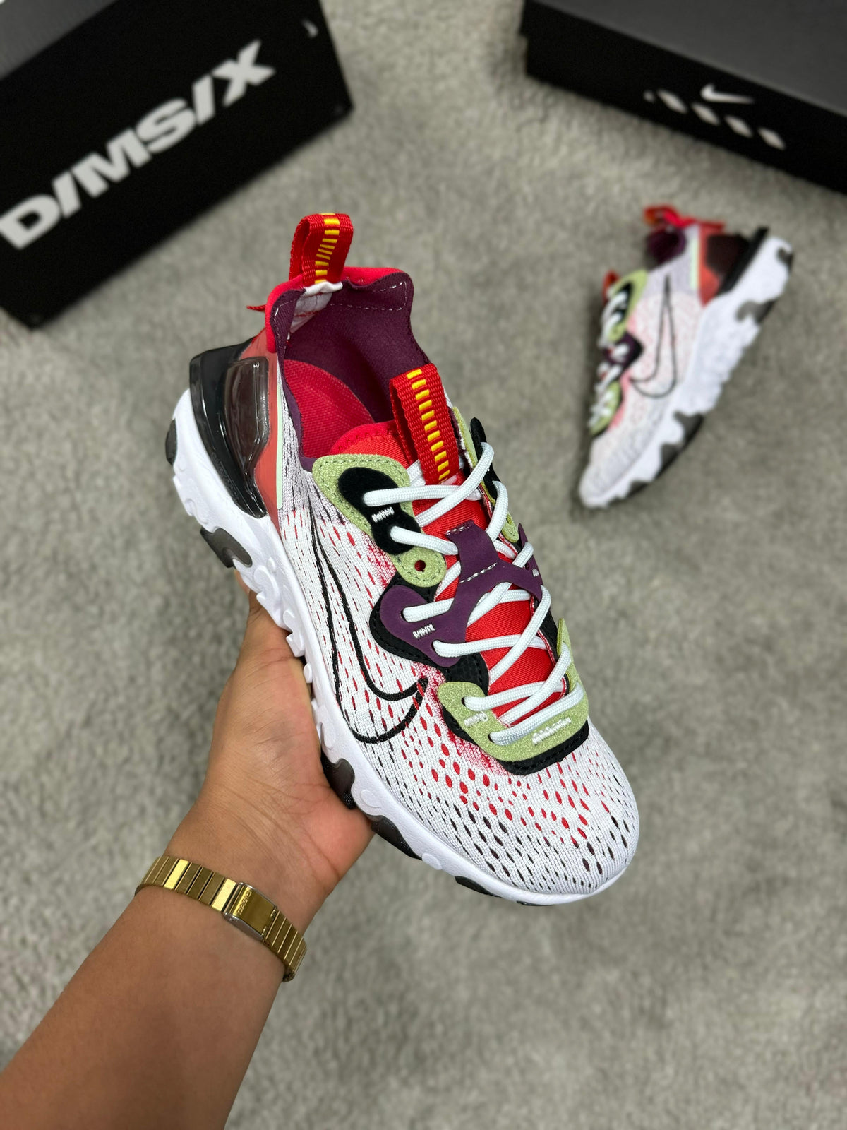 NIKE REACT