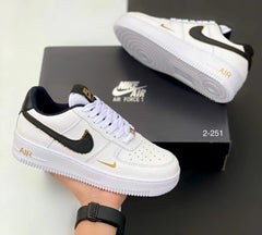 Nike Air Force blanco negro dorado