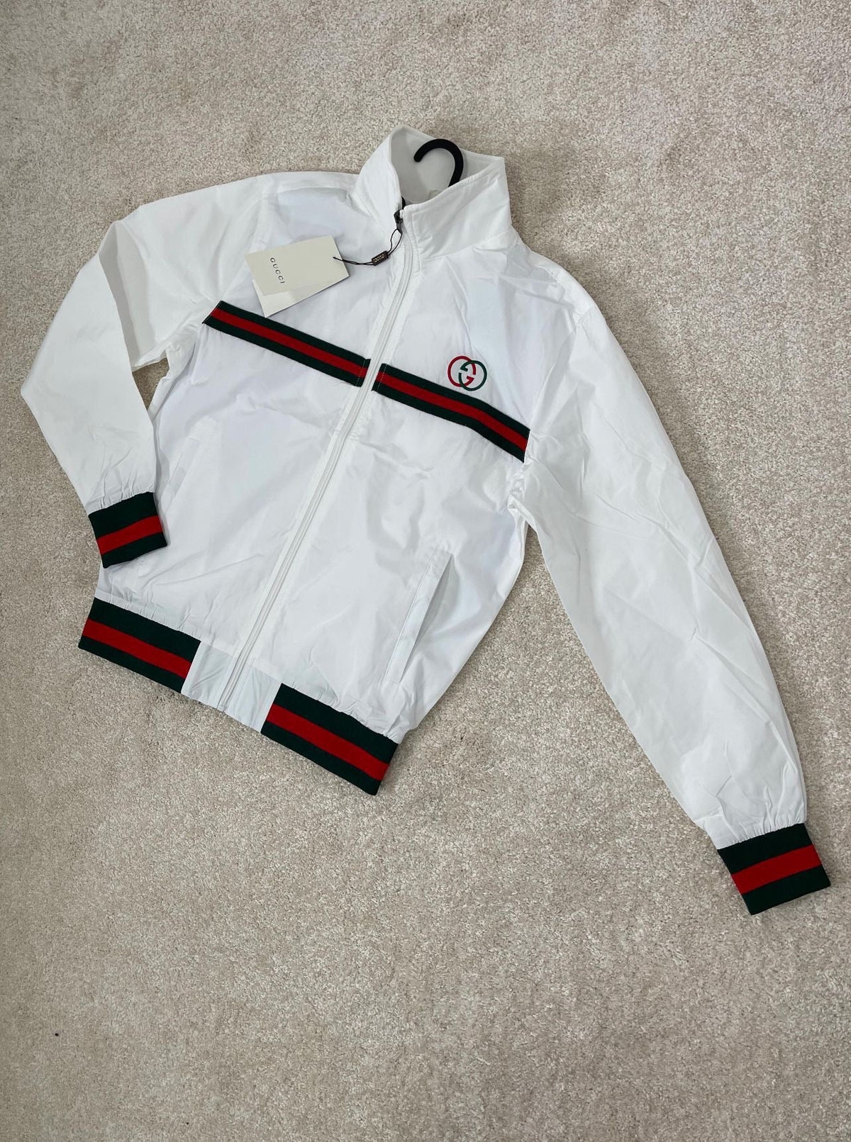 Chaqueta Gucci blanco logo