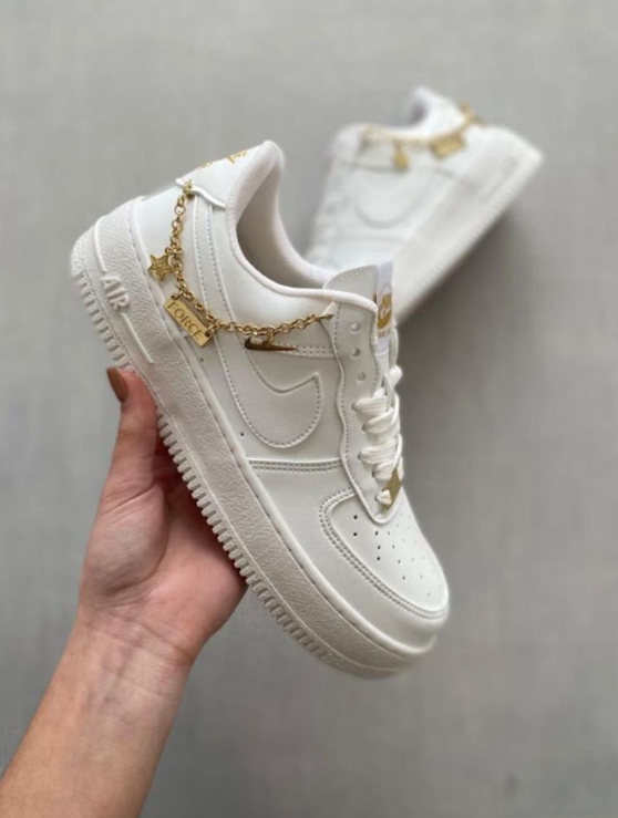 NIKE AIR FORCE 1 CADENA ORO