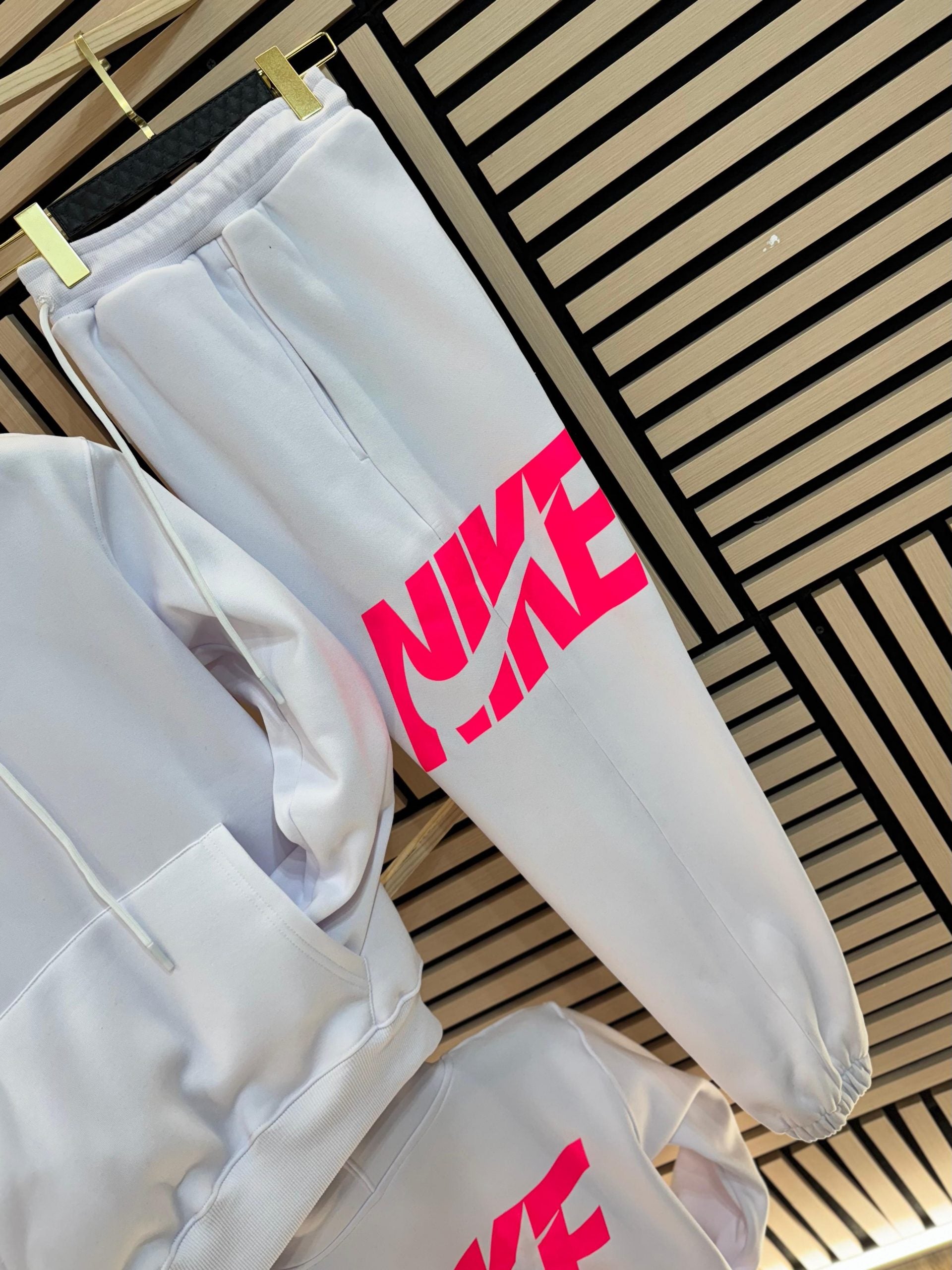 Chandal nike blanco y rosa