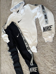 Chandal Nike blanco y negro